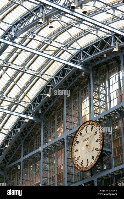 Station Clock London Pancras Hi Res Stock Photography And Images Alamy