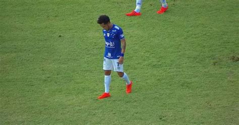 Rafinha sente incômodo na coxa direita e pode desfalcar Cruzeiro