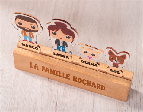 Famille Funko en méthacrylate avec socle en bois MadeinGift