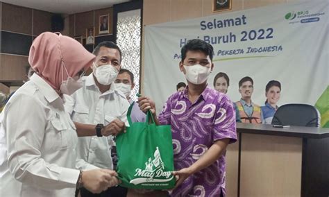 Peringati Mayday Bpjs Ketenagakerjaan Garut Bagikan Paket