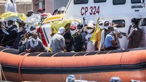 Migranti Sbarchi A Raffica A Lampedusa 360 In Poche Ore Sull Isola