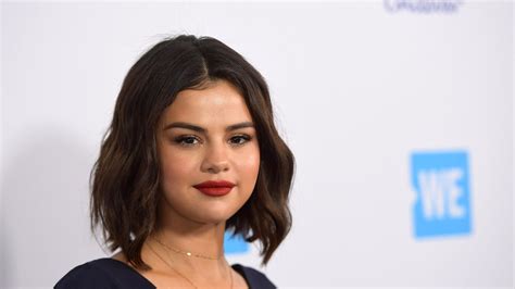 Selena Gomez Debuts a Short Bob With Bangs on Instagram | Teen Vogue