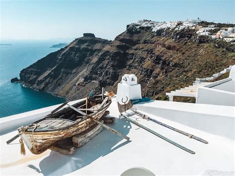 9 Epic reasons to visit Santorini, Greece