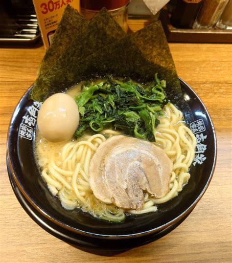 『味玉ラーメン醤油ほうれん草1160円』横浜家系ラーメン 壱角家 川越クレアモール店のレビュー ラーメンデータベース