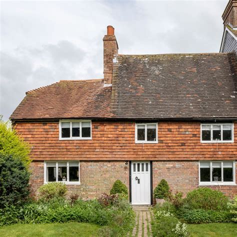 Take A Turn Around This Medieval Cottage In East Sussex House Tour Cottage Design House