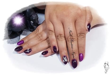 Unhas Em Acrigel Em Cor Beringela Escuro Gliters E Nail Art Feita A