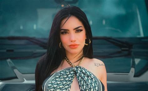 Kimberly Loaiza Presume Su Figura Con Un Entallado Outfit