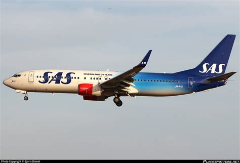 LN RGI SAS Scandinavian Airlines Boeing 737 86N WL Photo by Björn