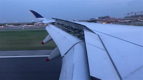 Singapore Airlines A350 900 Landing At Changi Airport Youtube