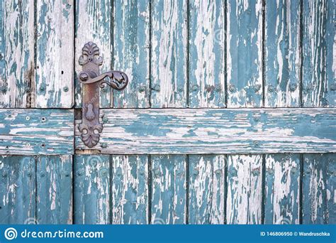 Porta De Madeira Azul Velha Puxador Da Porta Velho Foto De Stock