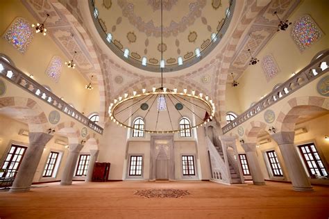 T C Fatih Belediyesi Parmakkapı Kazasker Mehmet Efendi Cami İbadete