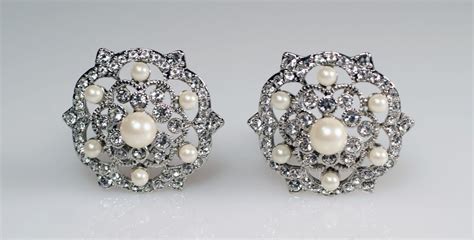 Super Cute Vintage Carolee Silver Tone Faux Pearl Rhinestone Clip On