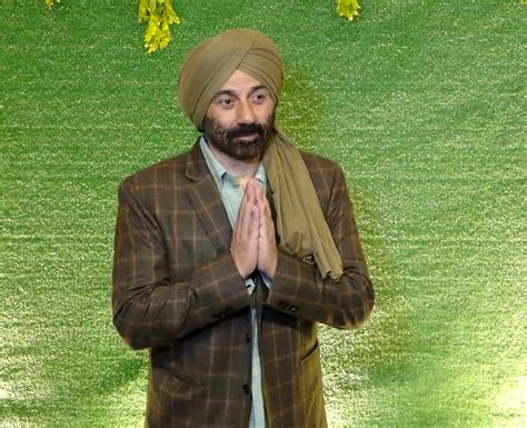 Sunny Deol Adds Gadar Touch To His Son Karan Deol S Sangeet Ceremony