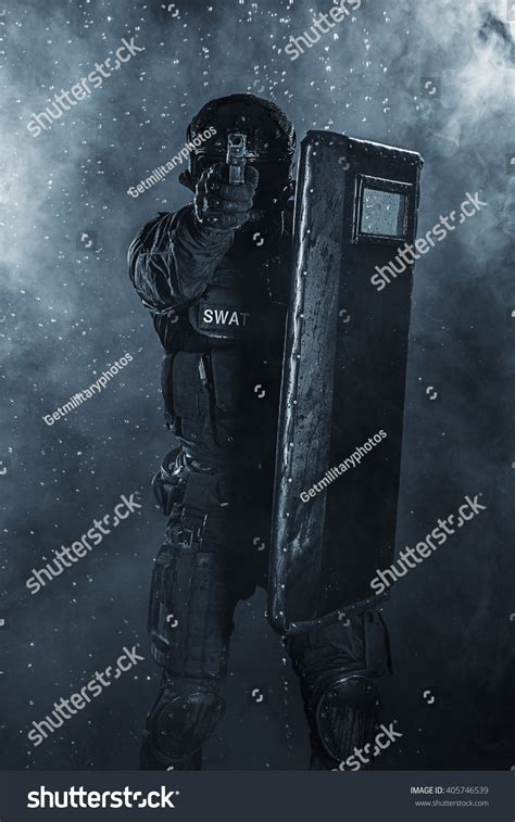 Police Officer Ballistic Shield Stock Photo 405746539 Shutterstock