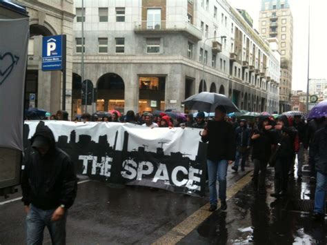 Zam La Protesta Dei Centri Sociali Torna In Piazza La Repubblica