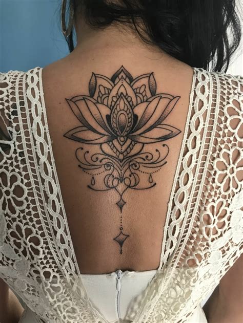 Fiore Di Loto Tatuaggio Significato E Disegni Da Scegliere