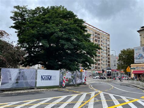 Tymczasowe rondo powstało w Śródmieściu a wieczorem zamknięcie