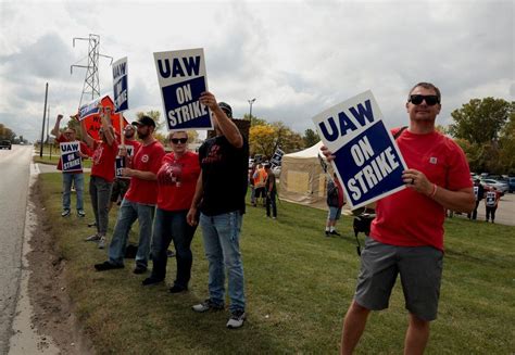 UAW Expands Strike To Ford S Biggest Plant Stellantis In Focus Reuters