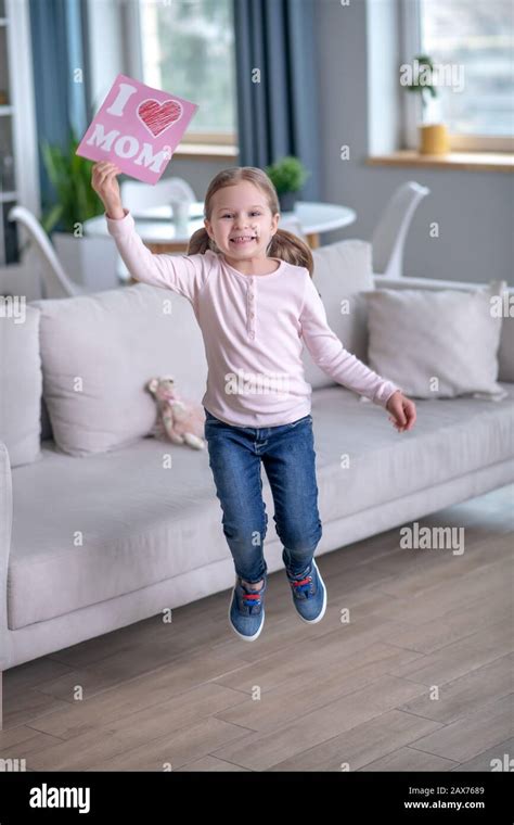 Petite Fille Et Maman En Jean Banque De Photographies Et Dimages