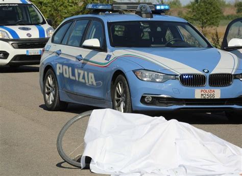 Ciclista Travolto E Ucciso Da Un Camion La Polizia Cerca Il Conducente