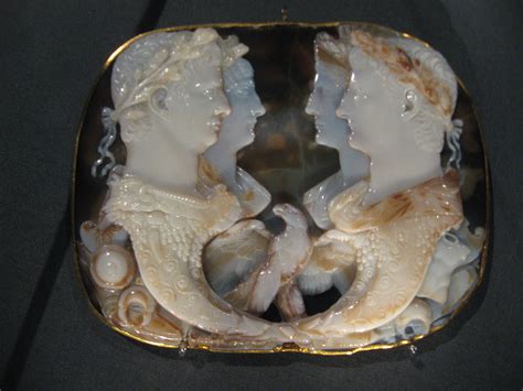 arte e potere - come nasce lo stile ufficiale di un regime?