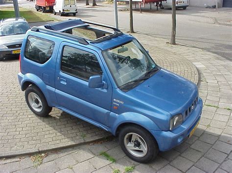 Een open dak in een Suzuki Jimny Metal Top