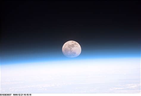 Esa Space Shuttle Discovery Sees Earths Moon