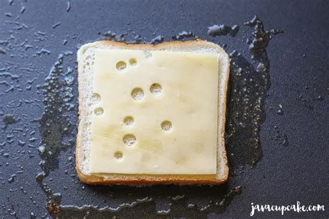 Emmentaler Grilled Cheese Sandwich - JavaCupcake