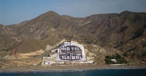 El TEDH admite a trámite la denuncia contra El Algarrobico ES