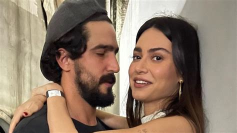 Thaila Ayala se declara para Renato Góes em aniversário de namoro