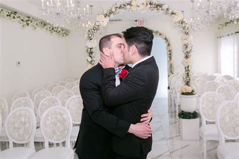 1 Lgbt Wedding Chapel In Las Vegas Royal Wedding Chapel