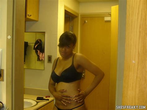 Cute Service Woman Takes Hot Pics ShesFreaky