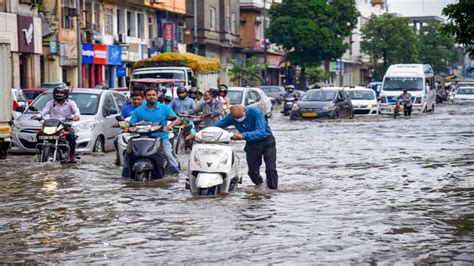 Weather Forecast পুজোর মুখে ভারী বৃষ্টির পূর্বাভাস এই জেলাগুলিতে