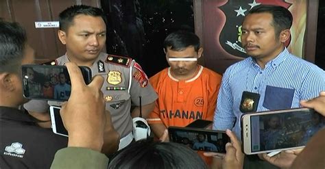 Sebar Foto Polisi Telanjang Dada Di Medsos Pria Diduga Gay Dibekuk
