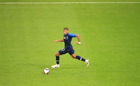 Mbappe Running / Kylian Mbappe scores 100th career goal in France ...