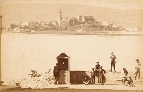 Vue depuis Hendaye rive française de la Bidassoa vers l Espagne