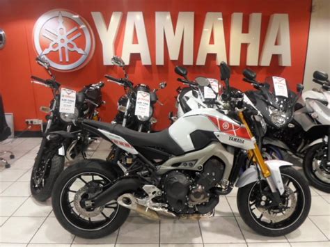 Yamaha Mt 09 White Red Custom Paint By Dream Machine Kenny Roberts