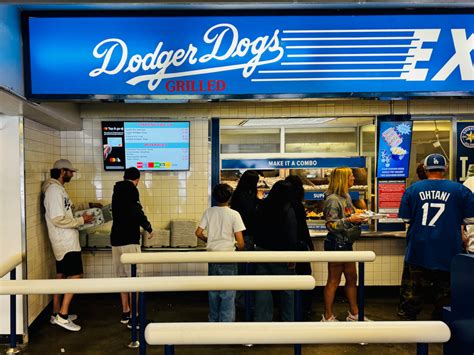 Dodger Stadium Seating: Guide to the Loge Level Experience 26