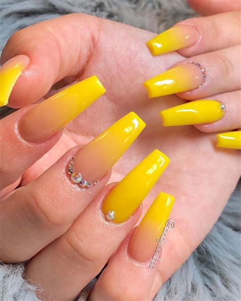 41 Pretty Yellow Nail Art Designs You Can’t Miss | Style VP