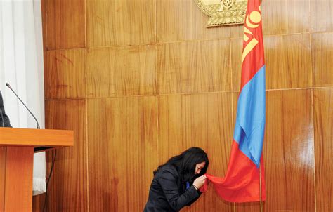 Дархлаа нь давжаарсан төрийн алба
