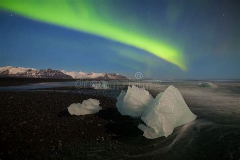 Aurora Borealis Sobre El Mar Laguna Del Glaciar De Jokulsarlon