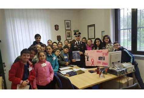 Una Classe Della San Paolo In Visita Alla Caserma Dei Carabinieri Di