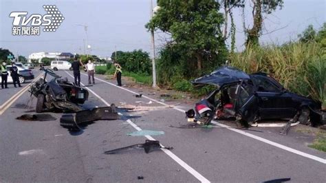 轎車自撞燈桿「斷兩截」 駕駛頭骨破裂重傷、女乘客死亡 Tvbs Line Today