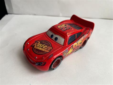 Se produkter som liknar Disney Cars Bilar Pixar Metal på Tradera