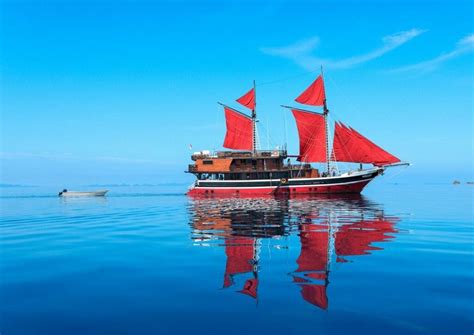 phinisi boats history design la galigo