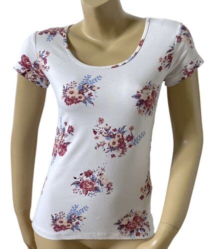 HOT KISS Womens Size Medium Short Sleeve Floral Print Scoop Neck T Tee