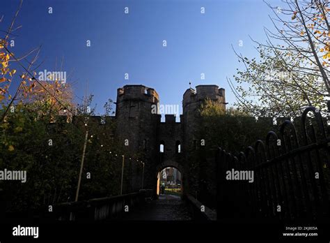 Cardiff Castle with a string of Christmas lights. Bute Park entrance to ...