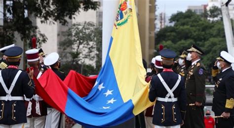 Venezuela Iza La Bandera Nacional Para Conmemorar Los De La