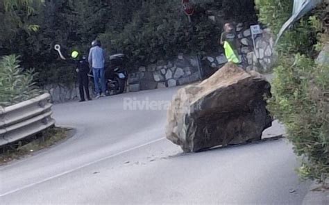 Grosso Masso Cade Sull Aurelia A Capo Cervo Riviera24