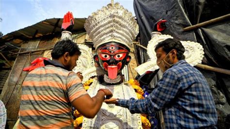 হিন্দুদের ওপর হামলা সহিংসতার প্রতিবাদ কালী পূজায় দীপাবলি উৎসবে